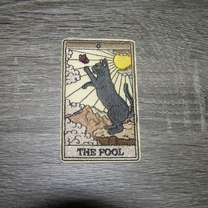 Der Narr Tarot Karte Dumme Katze Goth gestickt Aufnäher 2 "x 3,5"