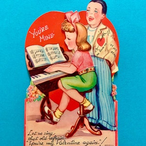 Grote ongebruikte vintage mechanische Valentijnsdag kaart Bobby Soxer speelt piano voor College Boy
