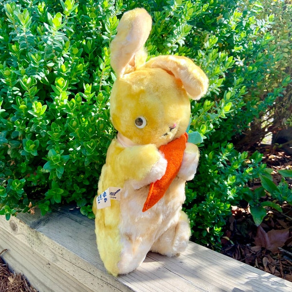 Vintage Musical Gund Stuffed Easter Bunny Rabbit Holding a Carrot Plays Easter Parade Googly Eyes
