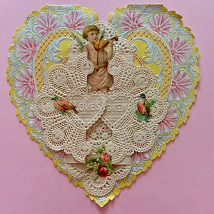 Grande carte de Saint Valentin multicouche vintage en forme de cœur avec dentelle florale et chutes