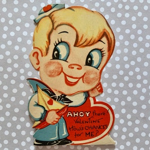 Vintage Valentinstagskarte Big Headed Boy mit Segelboot und Matrosenuniform