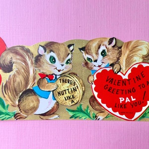 Carte de Saint Valentin inutilisée vintage Écureuils tenant des noix et des coeurs