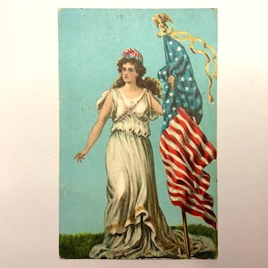 Vintage carte postale patriotique du 4 juillet Miss Colombie tenant le drapeau américain