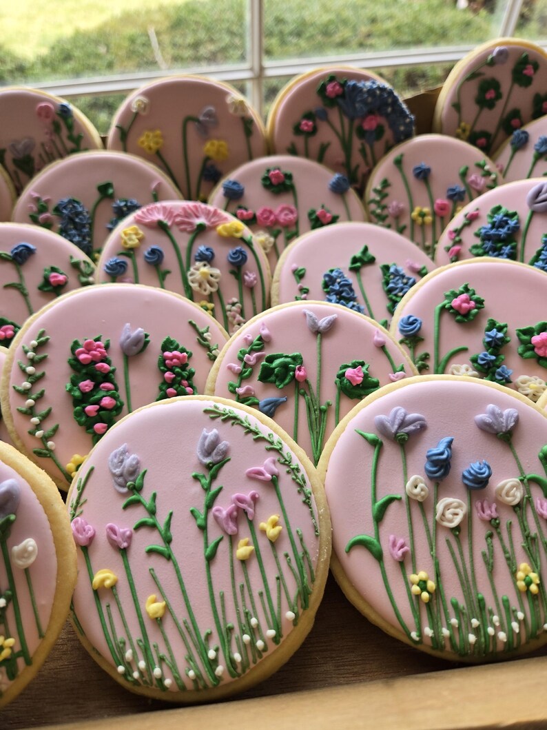 Wildflower Design Sugar Cookies, Heart or Circle Shape, Neutral and Vibrant Colors Circle Shape
