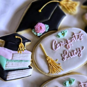 Graduation Cap Sugar Cookies-Custom decorated Grad cookies-Graduation Party Cookie Favors-Graduation Dessert Table Cookies-Personalized