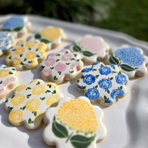 Floral Sugar Cookies with Royal Icing, Hydrangea & Rose Spring Treats, Elegant Scalloped Edge Cookies Perfect for Birthdays and Mother’s Day