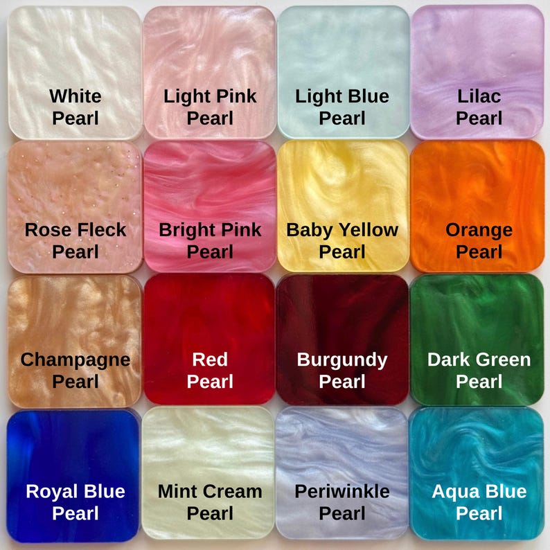 Puede incluir: Una colecci&oacute;n de diecis&eacute;is muestras de color cuadradas con acabados perlados. Los colores incluyen blanco, rosa claro, azul claro, lila, rosa moteado, rosa brillante, amarillo beb&eacute;, naranja, champ&aacute;n, rojo, burdeos, verde oscuro, azul real, crema de menta, b&iacute;garo y azul aguamarina.