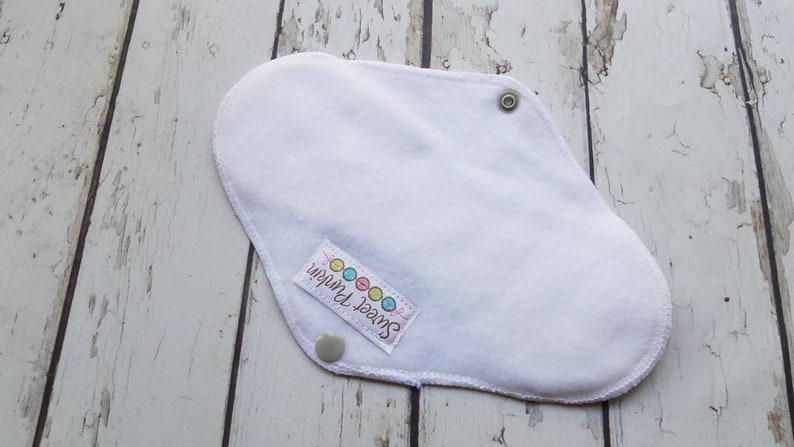 7 9 10 12 14 16 Inch Cloth Menstrual Pad Colorful Butterflies