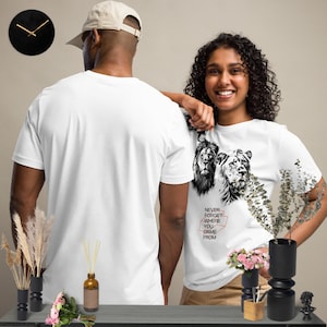 Unisex t-shirt lion t-shirt the lion of the hunter t-shirt lion and his lioness t-shirt of lioness