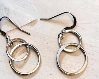 Handcrafted Sterling Silver Interlocking Rings Earrings with Sparkling Faceted Design