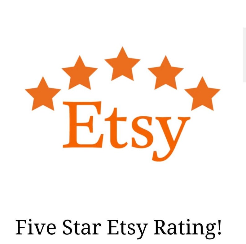 Op de afbeelding: Vijf oranje sterren in een halve cirkel boven het woord "Etsy" in oranje tekst. De tekst "Five Star Etsy Rating!" staat onder het logo.