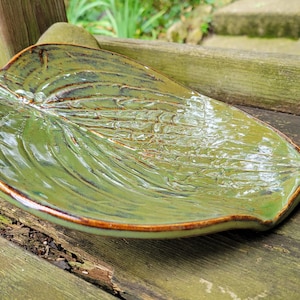 Aardewerk decoratief bord, tuinkunst, hostaschaal, aardewerk middelpunt, hostaliefhebber, natuurliefhebber cadeau, klaar voor verzending