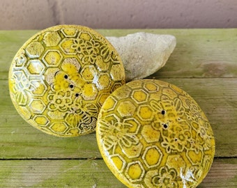 Salt and Pepper Set, Honey, Beehive Lover, Pottery Unique Salt and Pepper Shaker Set, Ready to Ship, Unique gift