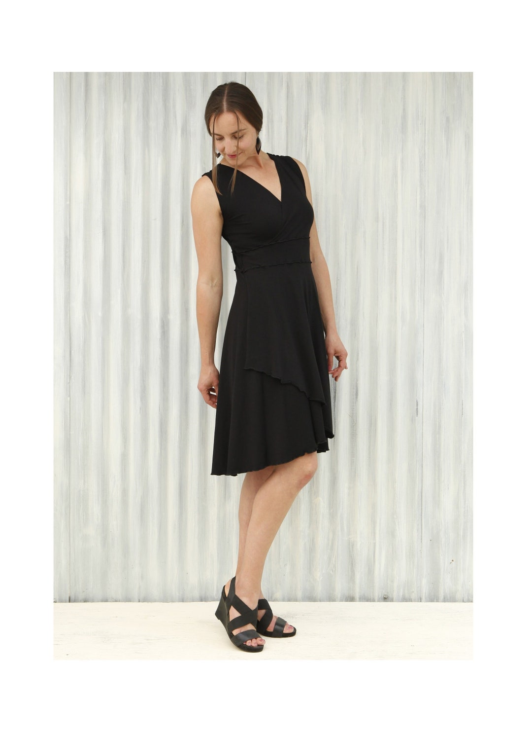 Vestido sin mangas de largo medio Talle imperio con cuello en V