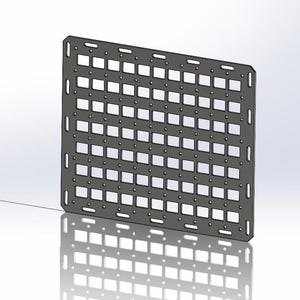 Könnte beinhalten: Eine dunkelgraue Metallplatte mit einem Raster aus quadratischen und rechteckigen Öffnungen. Das Paneel hat eine Reihe kleiner Löcher entlang der Kanten und ist für die Montage oder Organisation vorgesehen. Das Paneel wird vor einem weißen Hintergrund gezeigt.