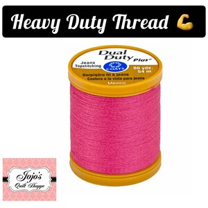 May include: A pink spool of Coats Dual Duty Plus thread for topstitching jeans. The spool is labeled with "60 yds. 54 m" and "Surpiq&ucirc;re fil &agrave; jeans Costura a la vista para jeans Mexico".