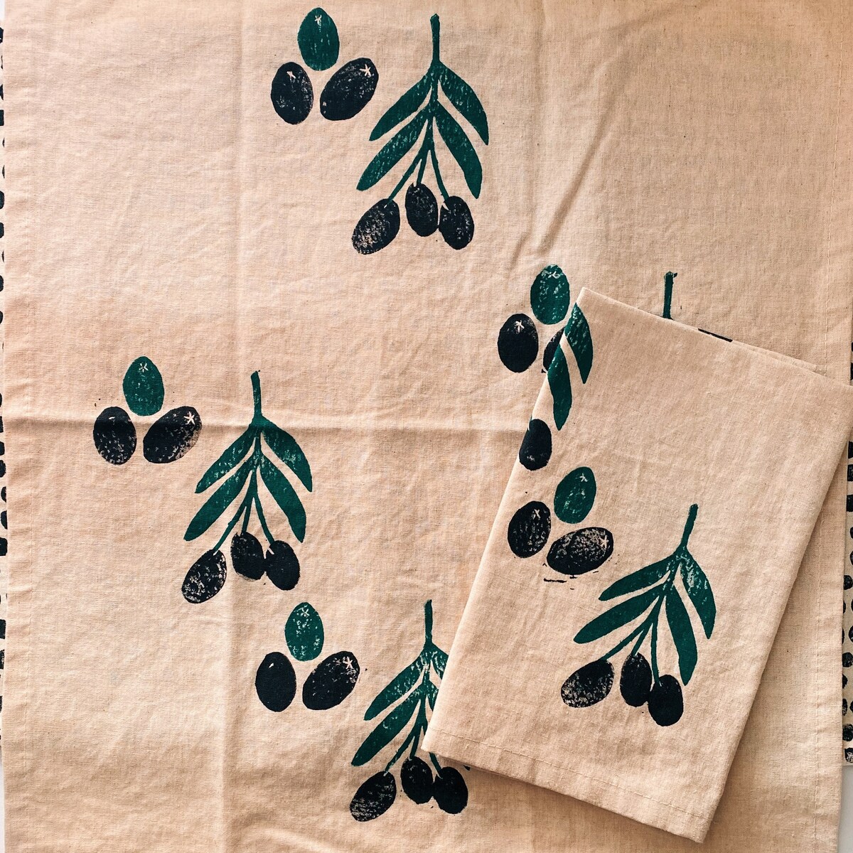 Linen Dinner Napkins. Olive Toss on Oatmeal. Set of 4.