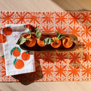 hand block printed table runner. floral dots on blush pink. boho decor. linen tablecloth. preppy beach house. abstract. orange. easter. imagem 4