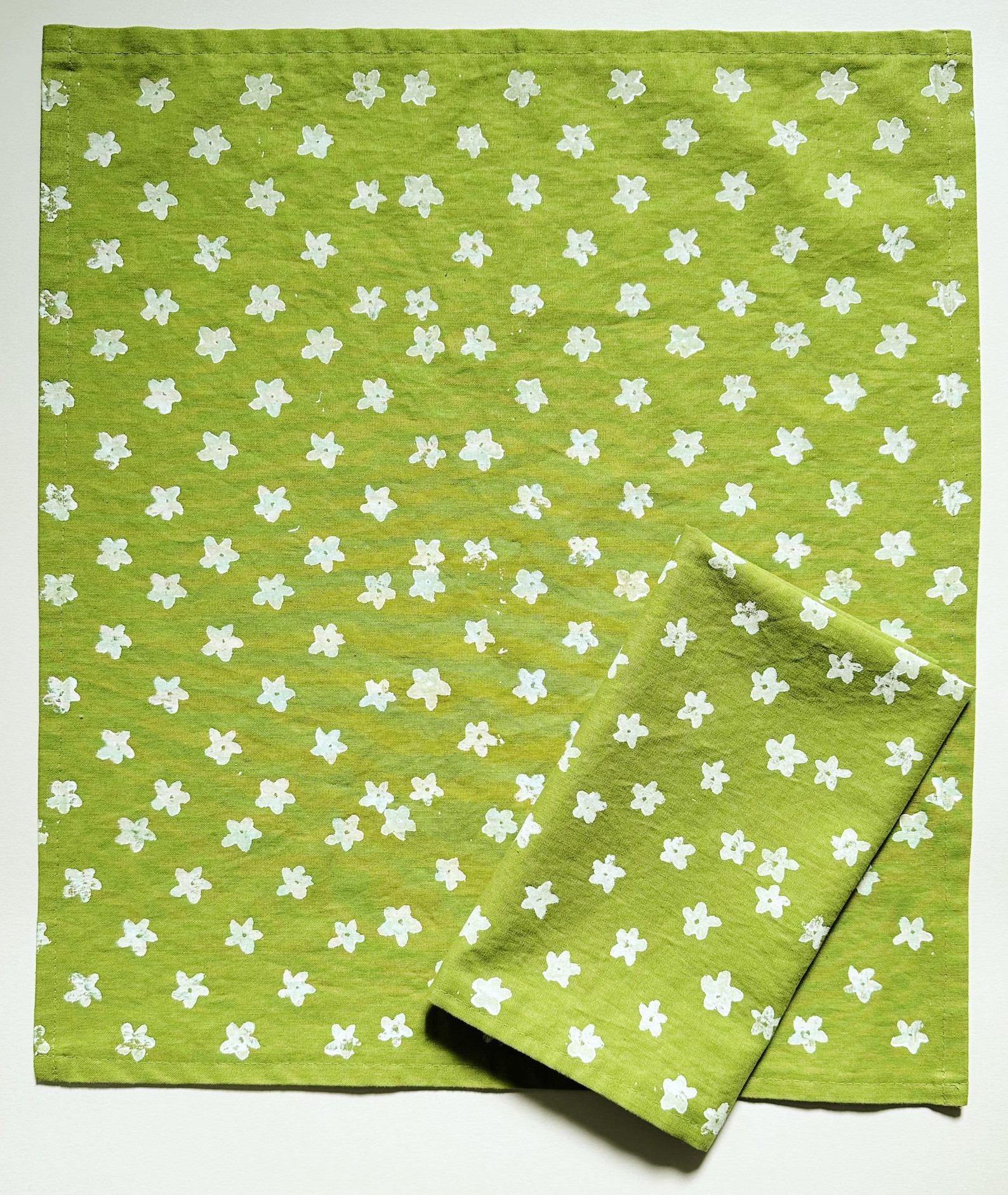 linen dinner napkins. mini florals on chartreuse green. hand block printed. placemats / tea towel. hostess gifting. dinner party decor. - Set of 4