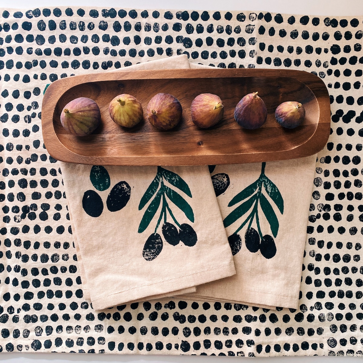 Linen Dinner Napkins. Olive Toss on Oatmeal.