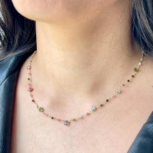 Watermelon Tourmaline Necklace, Multicolor Beaded Choker Gold or Silver, Wire wrapped Dainty Minimalist Necklace, October Birthstone Gift imagem 4