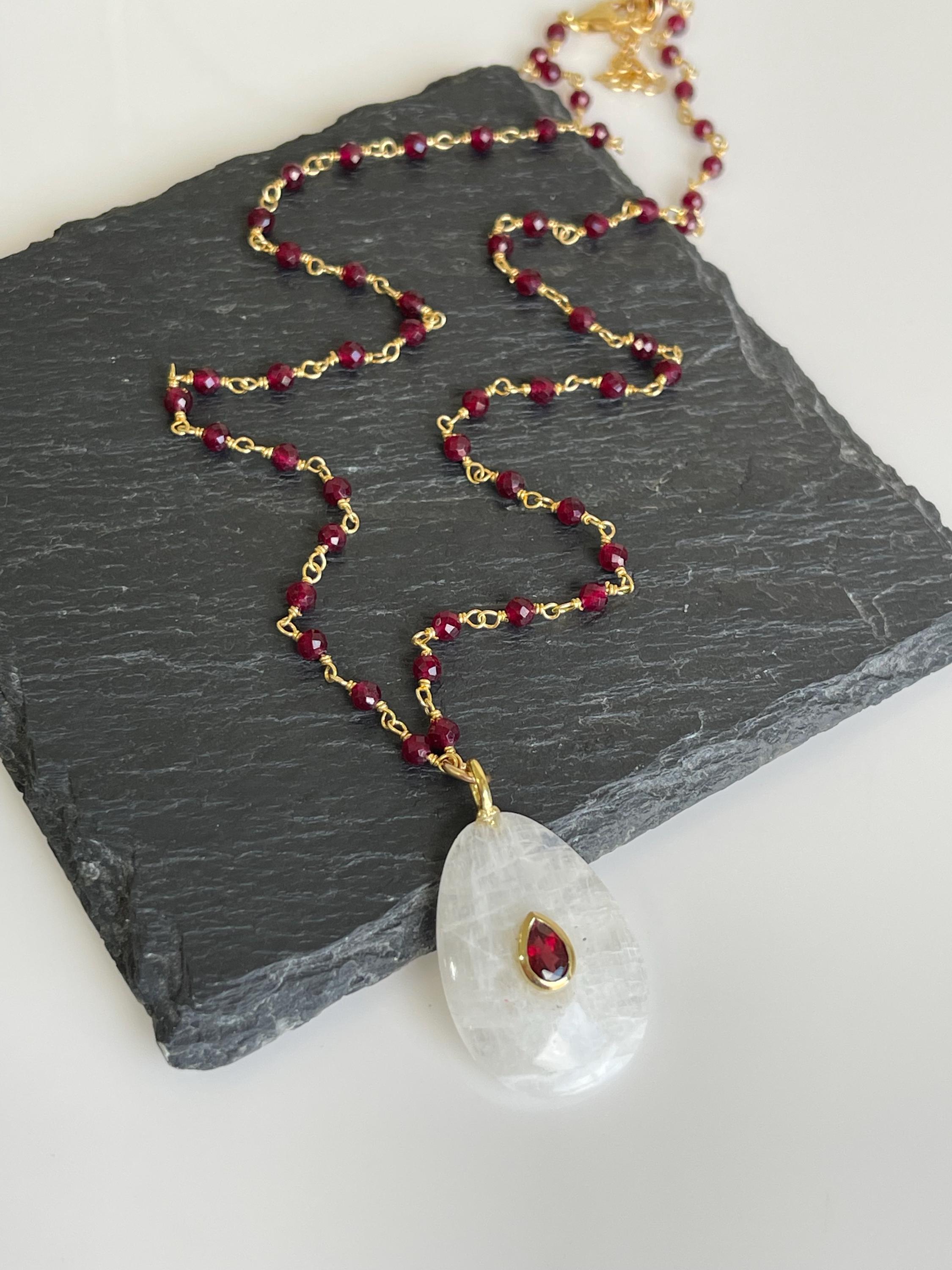 ネックレス・ペンダント Rainbow Moonstone x Star Ruby Necklace Rainbow Moonstone x Star Ruby Necklace 【公式通販】