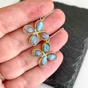 Labradorite Flower Earrings, Blue Flashy Labradorite Clover Bezeled Earrings in Gold or Silver, Floral Summer Light Jewelry for Mother's day image 4