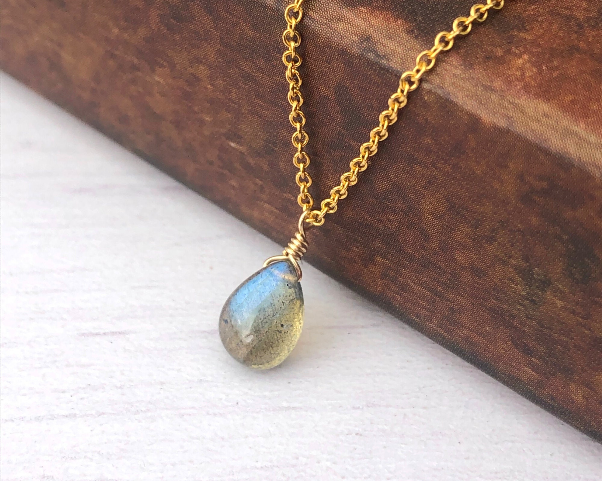 COLLANA CON PENDENTE DI PERLINE Colore Blu/bronzo - Gioielli - Coll - Foto 7