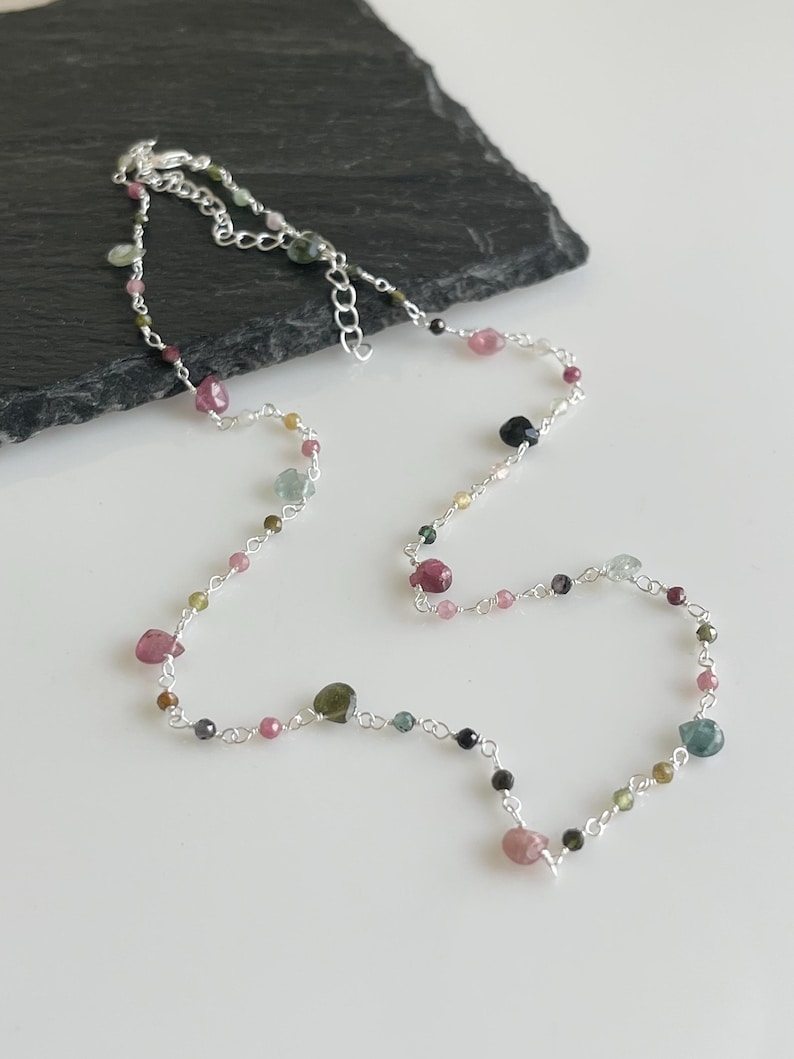 Watermelon Tourmaline Necklace, Multicolor Beaded Choker Gold or Silver, Wire wrapped Dainty Minimalist Necklace, October Birthstone Gift imagem 9