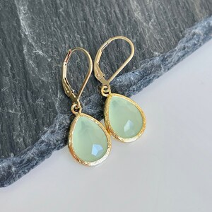 Pendientes de prehnita, pendientes de lágrima verde lima chapados en oro, joyería bohemia de prehnita verde salvia, pendientes de verano, regalo sencillo para ella. imagen 8