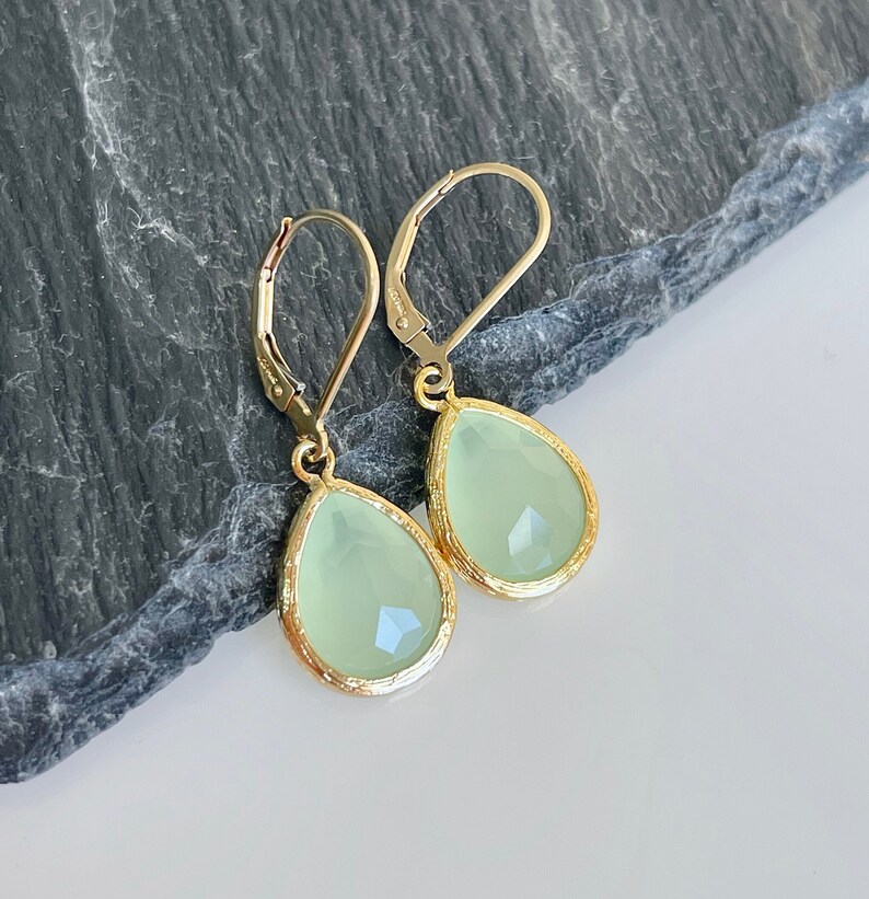 Pendientes de prehnita, pendientes de lágrima verde lima chapados en oro, joyería bohemia de prehnita verde salvia, pendientes de verano, regalo sencillo para ella. imagen 8