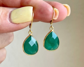 Green Onyx Earrings, May Birthstone, Emerald Green Teardrop Bezeled Earrings in Gold, Green Statement Drop Earrings, Jewelry Gift for women