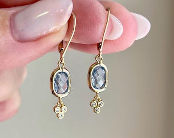 Pendientes de cuarzo tanzanita, pequeños pendientes rectangulares color bígaro en oro o plata, pendientes de verano con forma de baguette azul claro, regalo navideño para ella.