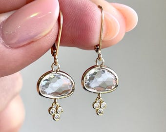 Pendientes de topacio blanco, pendientes ovalados facetados transparentes en oro o plata, delicados colgantes minimalistas, piedra de nacimiento de abril, regalo de joyería para mujer