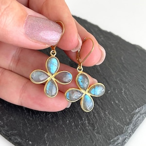 Labradorite Flower Earrings, Blue Flashy Labradorite Clover Bezeled Earrings in Gold or Silver, Floral Summer Light Jewelry for Mother's day Gold Filled