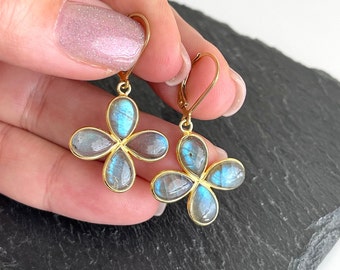 Labradorite Flower Earrings, Blue Flashy Labradorite Clover Bezeled Earrings in Gold or Silver, Floral Summer Light Jewelry for Mother's day