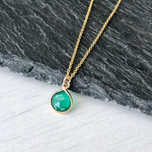 Green Onyx Teardrop Necklace, May Birthstone, Emerald Green Minimalist Drop Pendant in Gold Layering Chain, Tiny Emerald Jewelry Mom Gift
