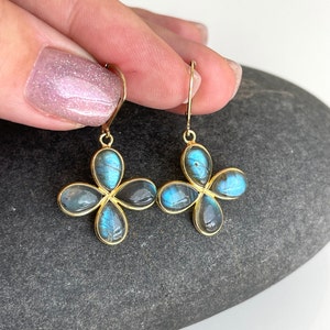 Labradorite Flower Earrings, Blue Flashy Labradorite Clover Bezeled Earrings in Gold or Silver, Floral Summer Light Jewelry for Mother's day image 5
