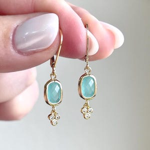 Boucles d'oreilles en calcédoine aigue-marine, petites boucles d'oreilles rectangulaires bleu clair océan en or ou argent, pendantes écume de mer, cadeau d'été pour elle