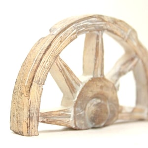 Old West Wagon Wheel Miniature | Railroad Figurines | Diorama Railroad Accessory | Miniature Wagon Wheel - 118-1007