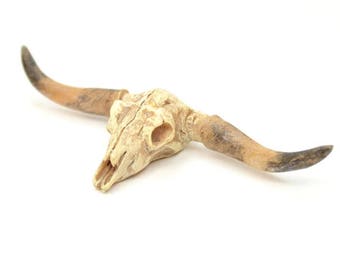 Old West Dry Cattle Skull | Miniature Railroad Figurines | Diorama Railroad Accessory | Miniature Cattle Skull - 118-1008