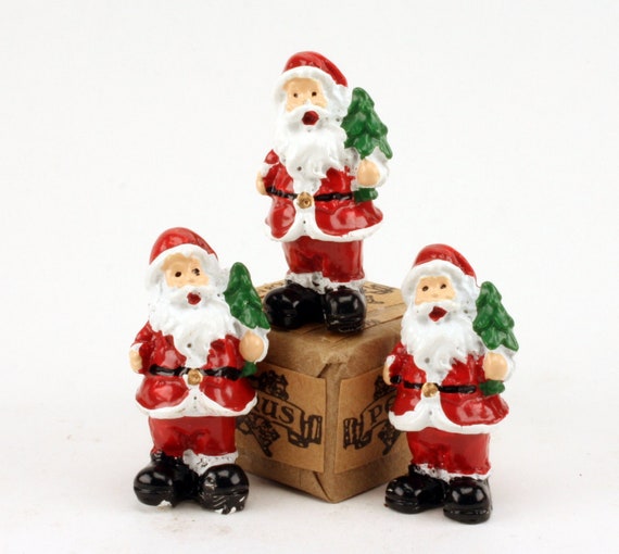 クリスマスサンタのミニチュア 3 個セット | 伝統的なツリーを持つ