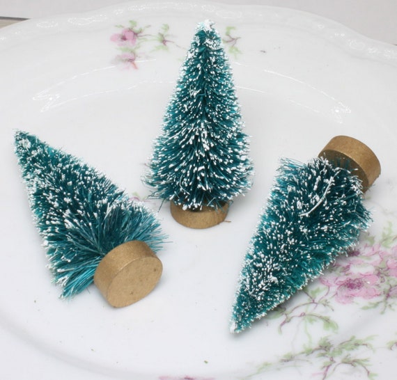 Verschneite Weihnachtsbäume | 3er Set | 5 cm Hoch | Miniatur Puppenhaus Weihnachtsbaum Dekor | Feengarten Dekor - 218-0516