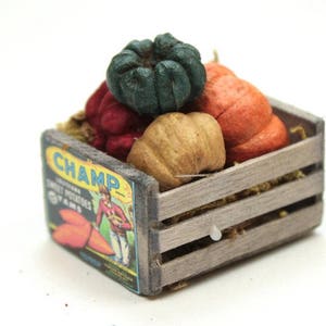 Miniature Pumpkins Crate Figurines | Realistic Mini Pumpkins In A Retro Crate | Model Railroad Layout Diorama - 118-1006