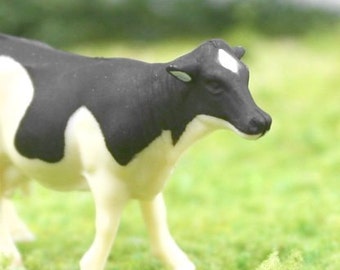 農場ミニチュア牛ホルスタイン5体セット｜小さな動物農場フィギュア