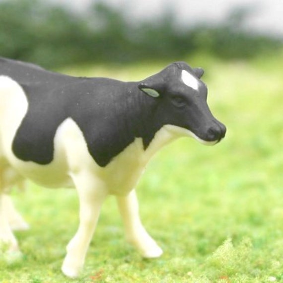 農場ミニチュア牛ホルスタイン5体セット｜小さな動物農場フィギュア
