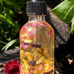 The Witch’s Eye – Psychic Vision Oil for Intuition, Divination, and Third Eye Opening