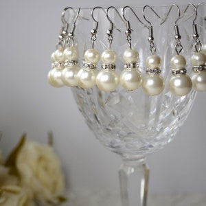 Ensemble de 5 boucles d’oreilles en perle de demoiselle d’honneur, boucles d’oreilles en strass de perles, cadeau de fête nuptiale, cadeau de demoiselle d’honneur, boucles d’oreilles en perles, boucles d’oreilles pearl drop