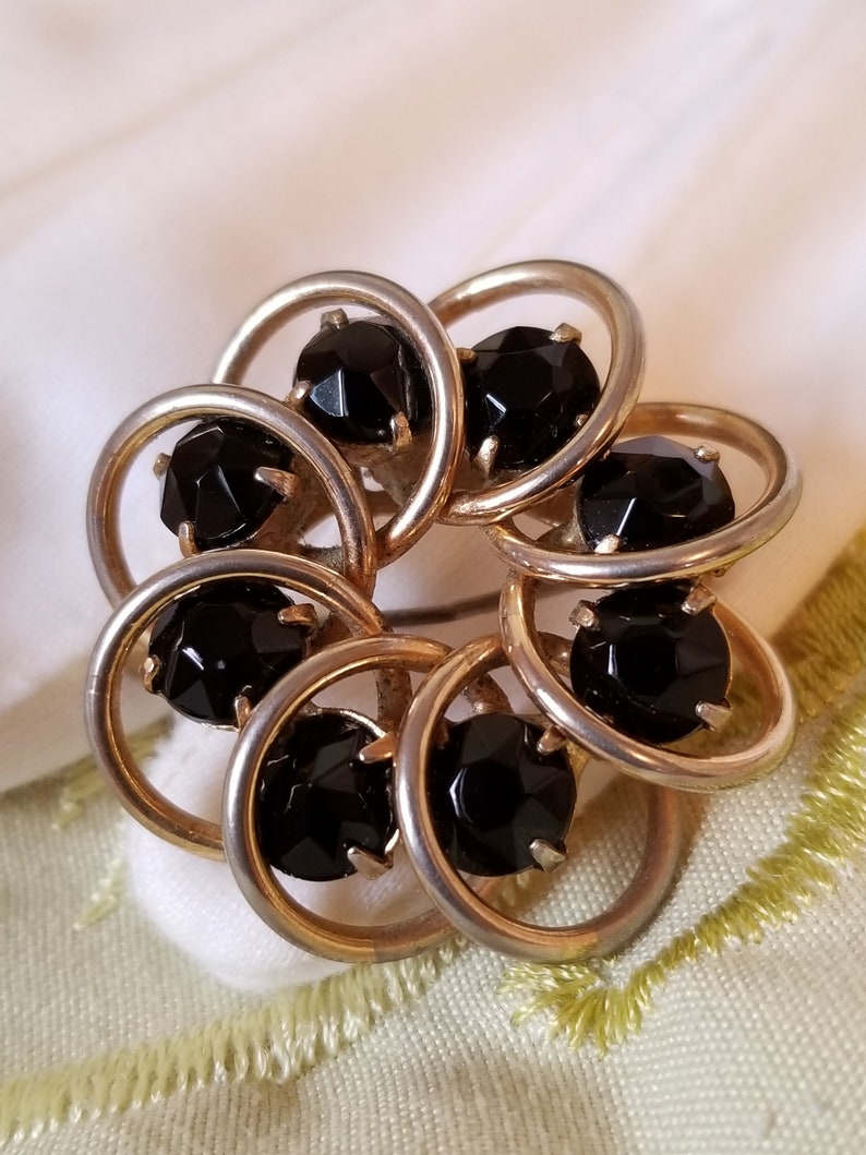 Estate Jewelry Vintage Circle Pin Black Rhinestone Mid Century Brooch Small 1 Gold Tone Setting Overlapping Circles Pin Mother/'s Day Gift