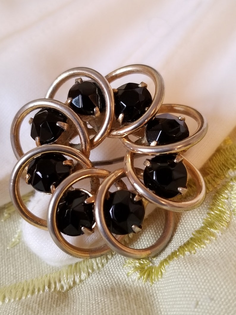 Estate Jewelry Vintage Circle Pin Black Rhinestone Mid Century Brooch Small 1 Gold Tone Setting Overlapping Circles Pin Mother/'s Day Gift